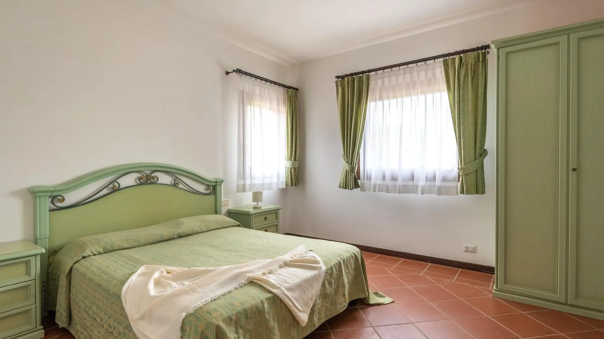 Charming Small Villa Shared Pool Sleeps V4In Punta de su Torrione