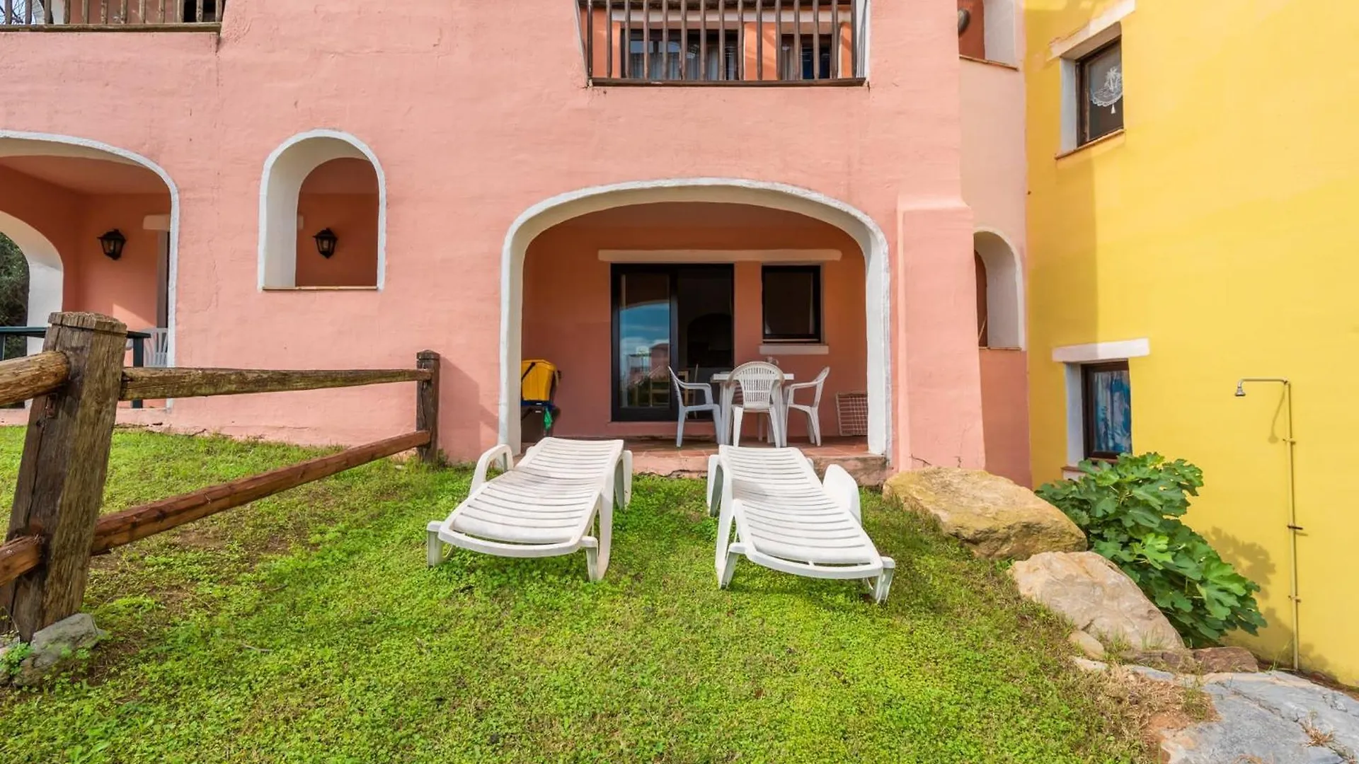 Charming Small Villa Shared Pool Sleeps V4In Punta de su Torrione
